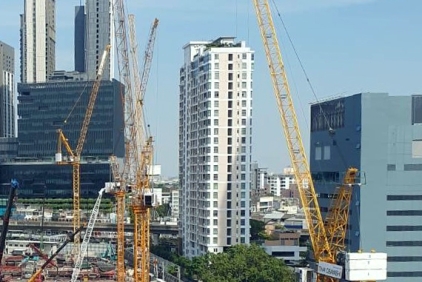 Large-fleet-of-Potain-luffing-jib-cranes-selected-for-innovative-skyscraper-in-Bangkok-01.jpg