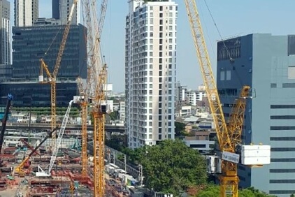 Large-fleet-of-Potain-luffing-jib-cranes-selected-for-innovative-skyscraper-in-Bangkok-01.jpg