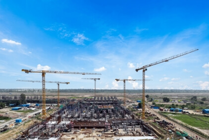 Five-Potain-cranes-chosen-for-Indias-groundbreaking-new-airport-01.jpg