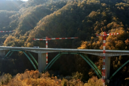 Europes-largest-ever-Potain-top-slewing-cranes-tackle-massive-Gravagna-viaduct-refurbishment-in-Italy-1.jpg