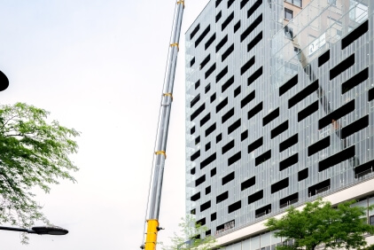 Grove-GMK6300L-1-proves-perfect-for-compact-jobsite-in-downtown-Rotterdam-01.jpg