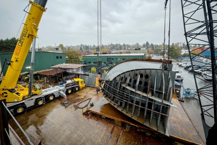 NessCampbells-new-Grove-GMK6450-1-powers-towboat-assembly-in-Seattle-01.jpg