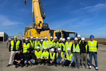 Spanish-students-discover-the-future-of-crane-technology-at-Manitowoc-01.jpg