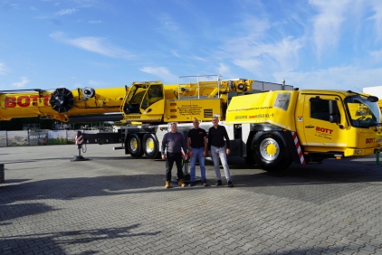 Bott-Group-welcomes-its-30th-Grove-Mobile-Crane--A-GMK5250XL-1-joins-the-fleet-01.jpg