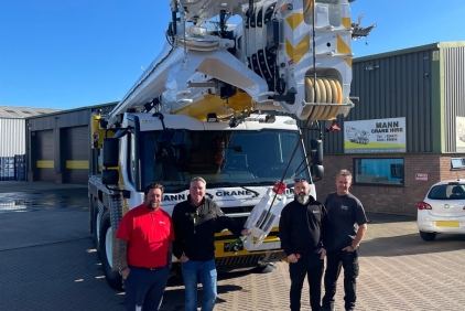 Grove-delivers-new-GMK3050-3-to-Mann-Crane-Hire-at-Vertikal-Days-2025-01.jpg