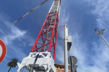 Potain-MDT-389-L16-Powers-Construction-of-new-Gaslini-Hospital-in-Genoa-Italy-01.jpg